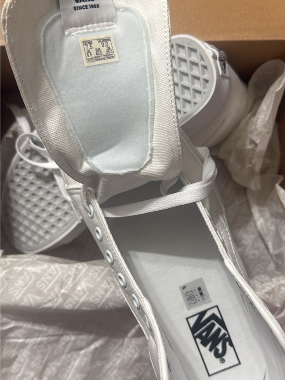 NIB Vans Sk8-Hi Shoe - Picture 3 of 6